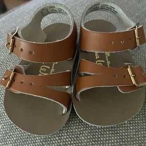 Saltwater sandals, baby sea wee, size 1, tan with gold buckles, EUC/like new